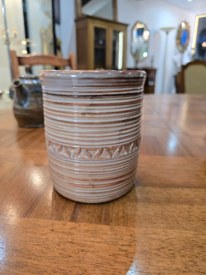 Pot cylindrique en grès émaillé tourné strié signé – Artisan potier