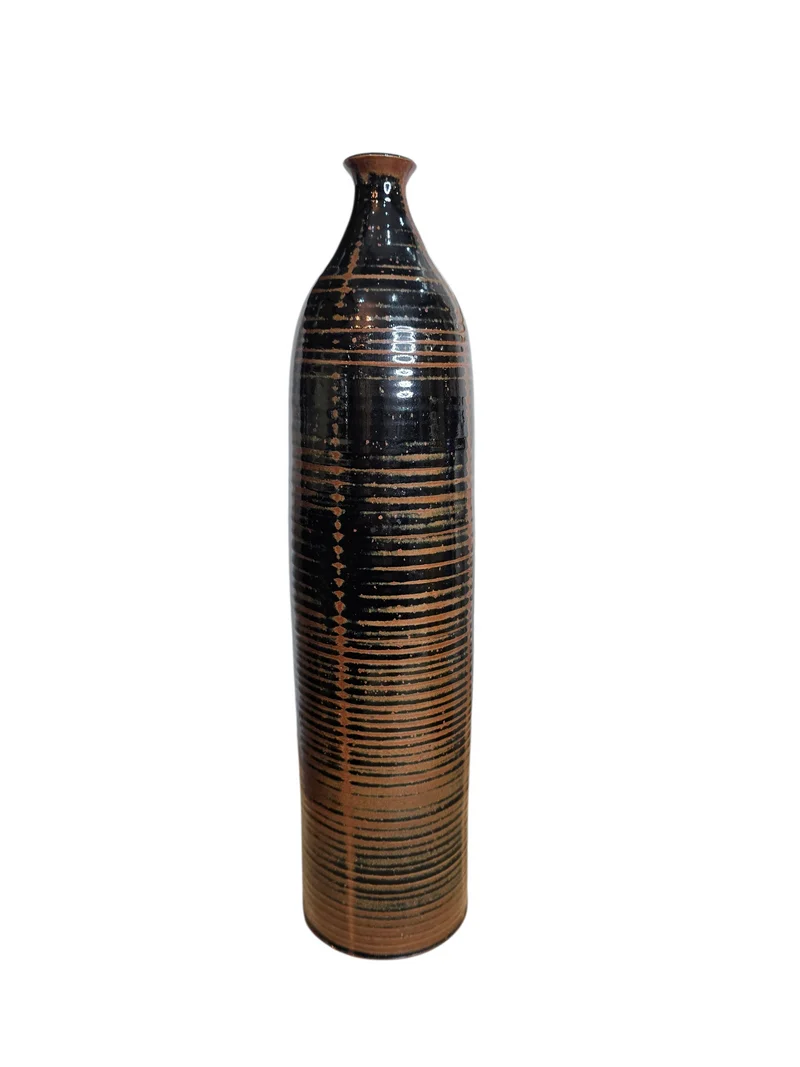 Vase en grès émaillé strié – Tons brun et noir – Travail artisanal – Années 1970