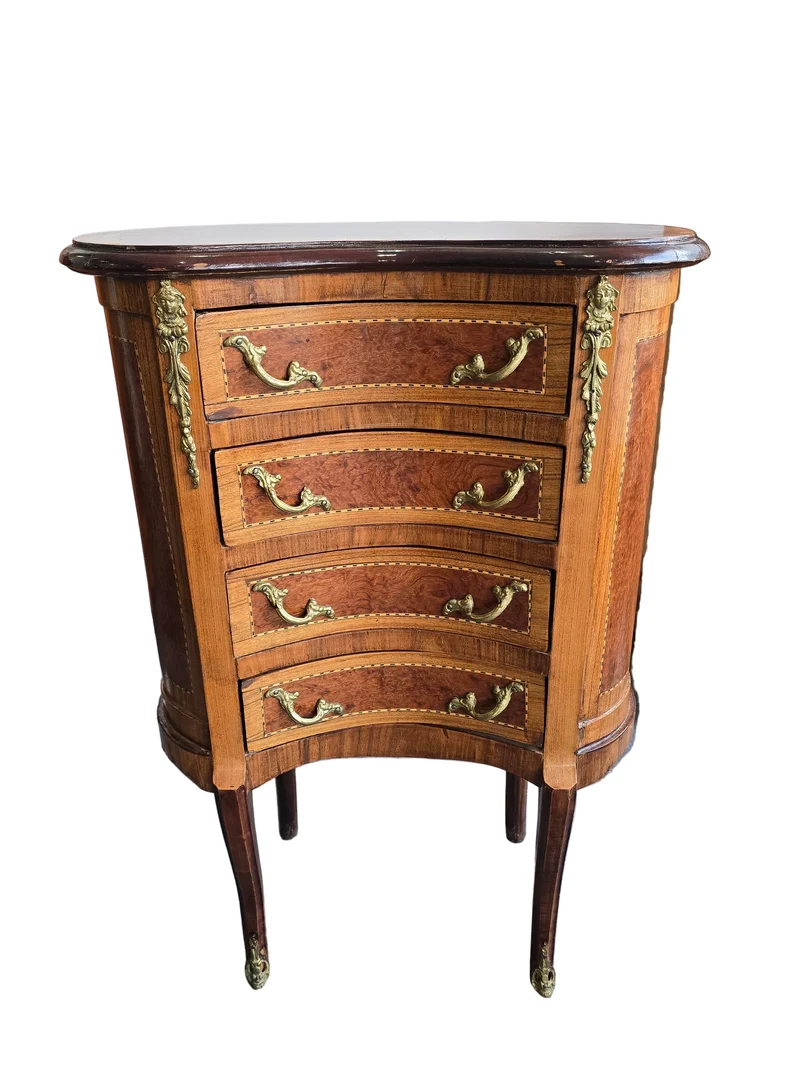 Commode galbée demi-lune en marqueterie – Style Louis XV, fin XIXe siècle