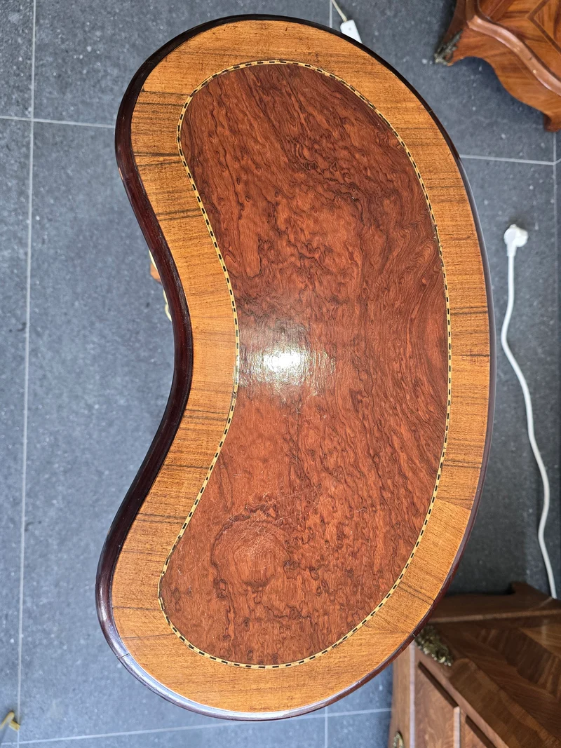 Commode galbée demi-lune en marqueterie – Style Louis XV, fin XIXe siècle