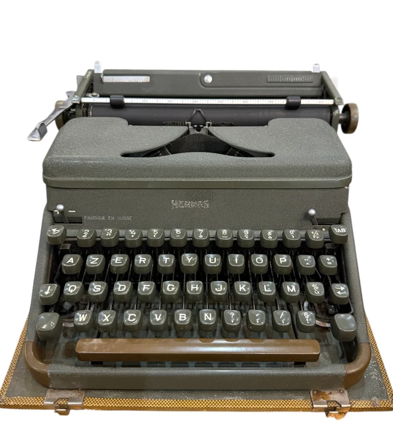 Machine à écrire vintage HERMES – Fabriquée en Suisse – Clavier AZERTY – Années 1950/1960