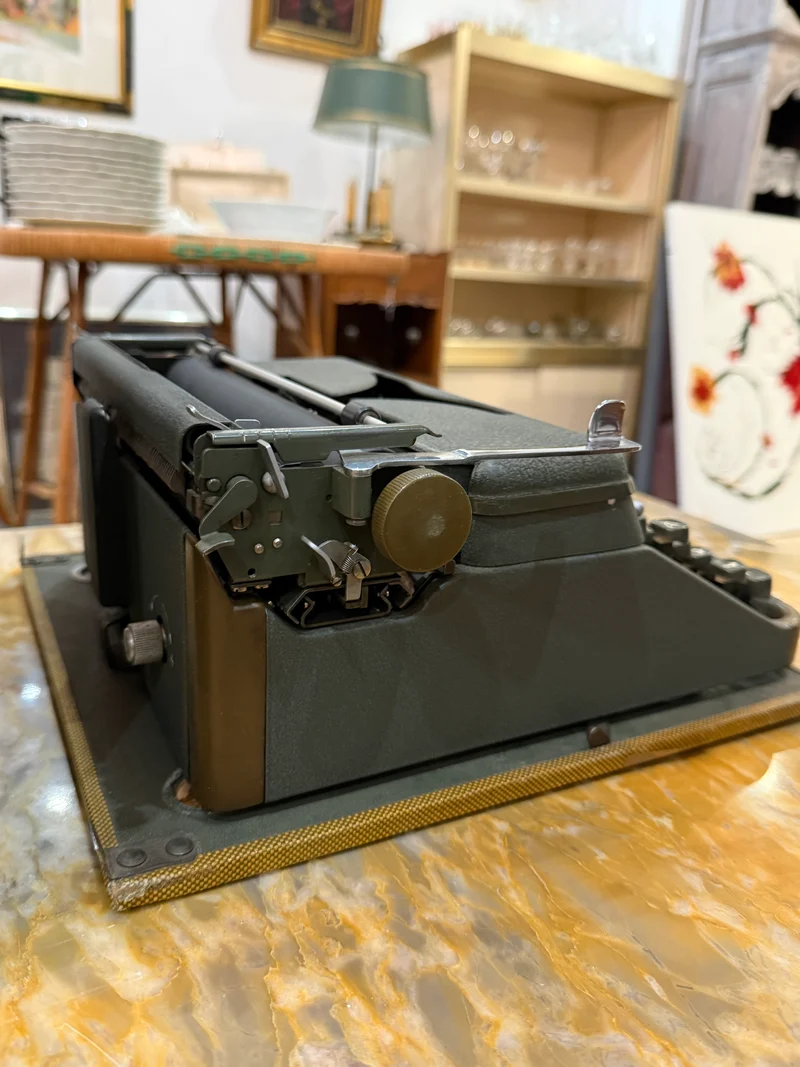 Machine à écrire vintage HERMES – Fabriquée en Suisse – Clavier AZERTY – Années 1950/1960