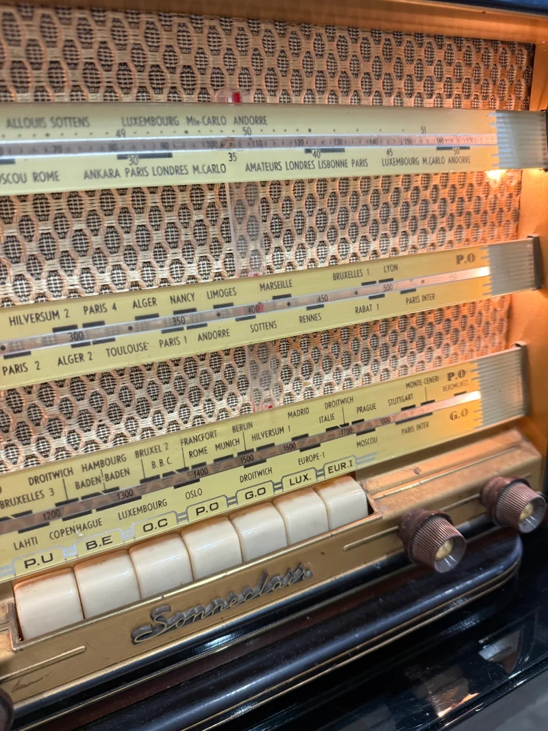 Radio TSF vintage SONNECLAIR à lampes – Multibandes – France – Années 1950