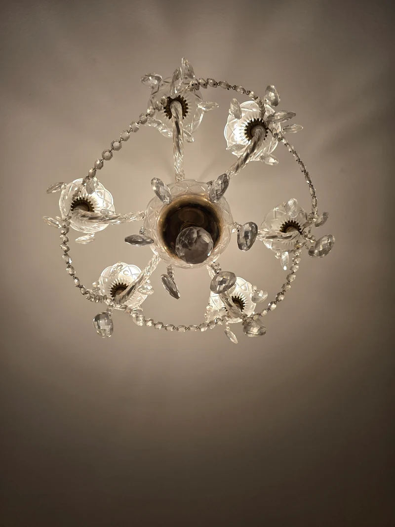Suspension lustre ancien en verre taillé & pampilles – 6 bras
