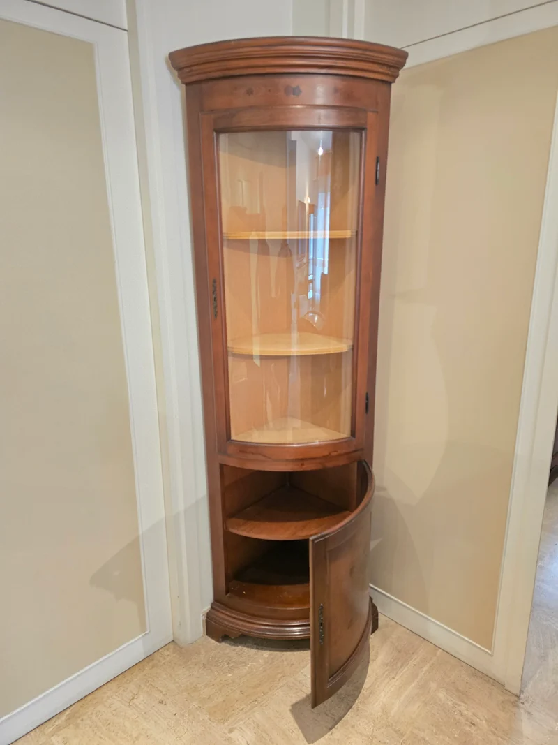 Vitrine d’encoignure ancienne en bois marqueté — Travail début XXe