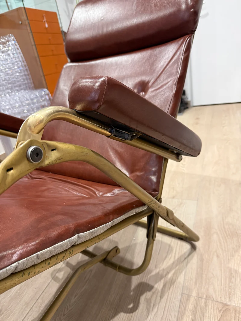 Fauteuil relax inclinable LAMA en cuir marron et structure tubulaire – Italie – Années 1960/1970