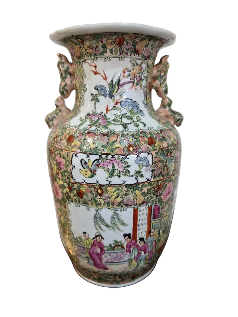 Vase chinois en porcelaine décor floral et scènes – Époque XXe siècle