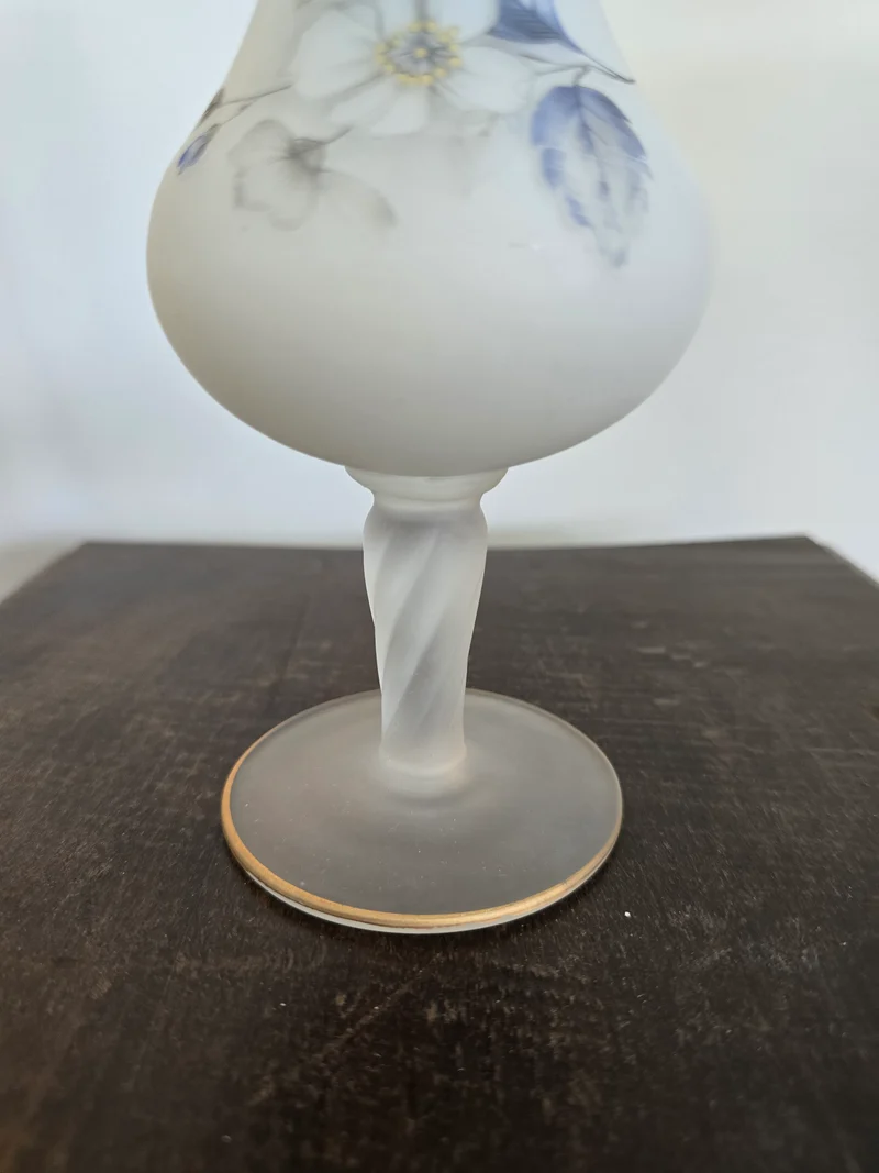 Soliflore ancien en verre dépoli décor floral bleu