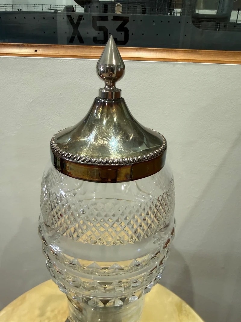 Fontaine à absinthe en cristal taillé et métal argenté – Barthmann