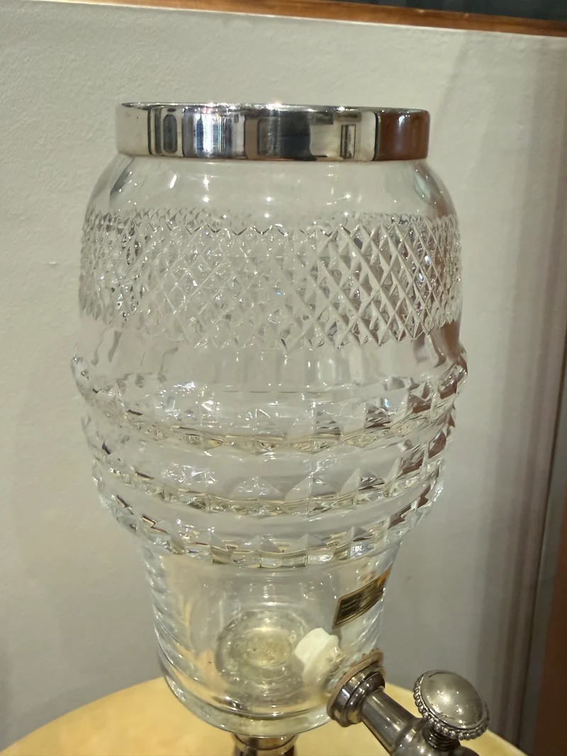 Fontaine à absinthe en cristal taillé et métal argenté – Barthmann