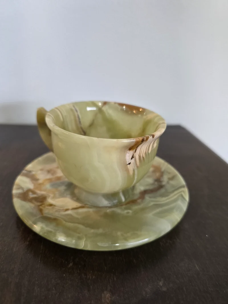 Tasse et soucoupe en onyx