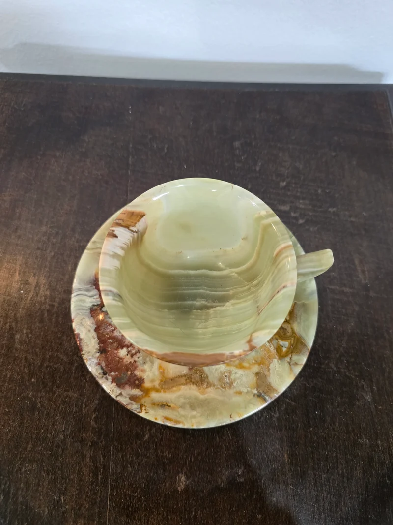 Tasse et soucoupe en onyx