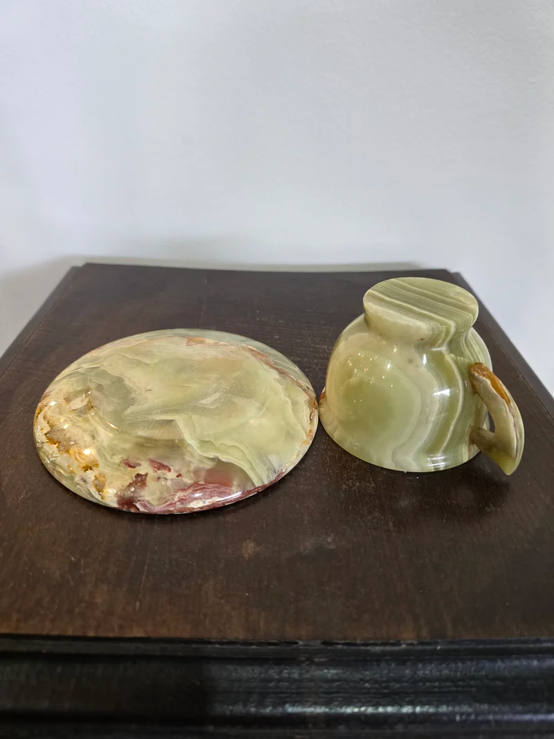 Tasse et soucoupe en onyx