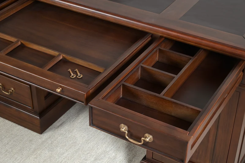 Regent 140x70 Walnoot, klassiek Engels bureau, massief mahoniehout