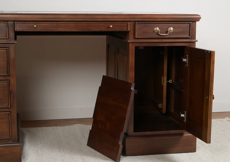 Regent 140x70 Walnoot, klassiek Engels bureau, massief mahoniehout