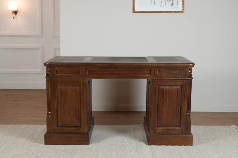 Pillar 140x70 Walnoot, klassiek Engels bureau, massief mahoniehout
