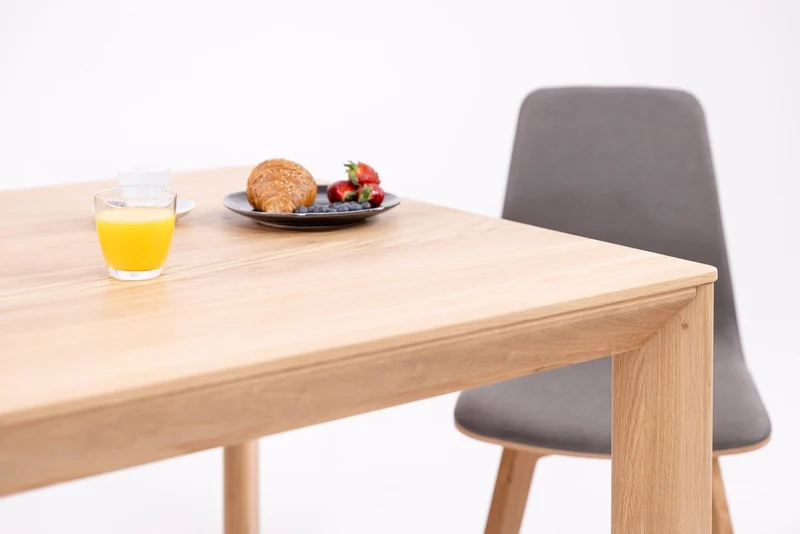 Table de salle à manger à rallonge en chêne massif DITA | VESKOR