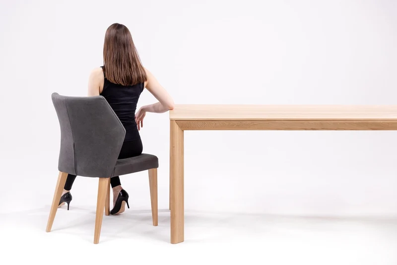 Table de salle à manger à rallonge en chêne massif DITA | VESKOR