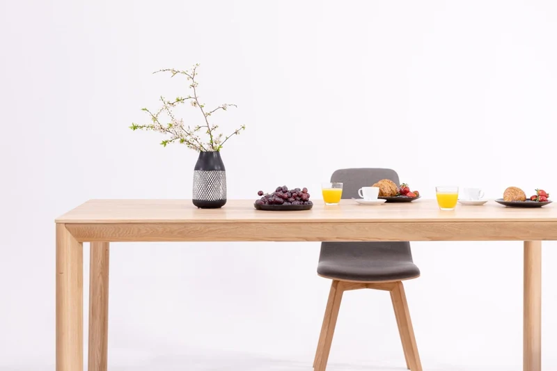Table de salle à manger fixe en chêne massif DITA | VESKOR