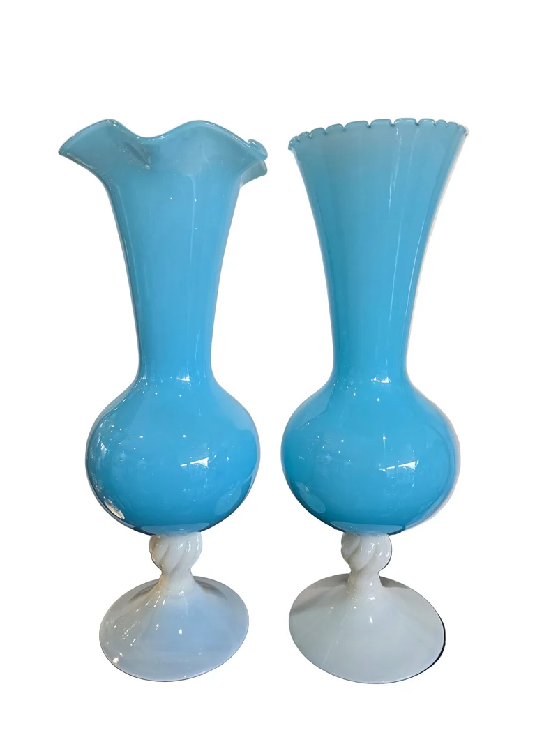 Paire de vase en verre soufflé bleu opalin – H. 35 cm