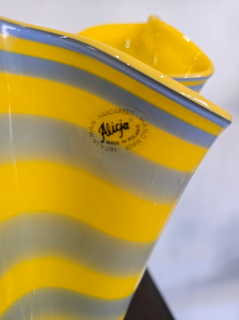 Vase en verre soufflé Alicja – Rayures jaunes & grises – Forme libre – H.31 cm