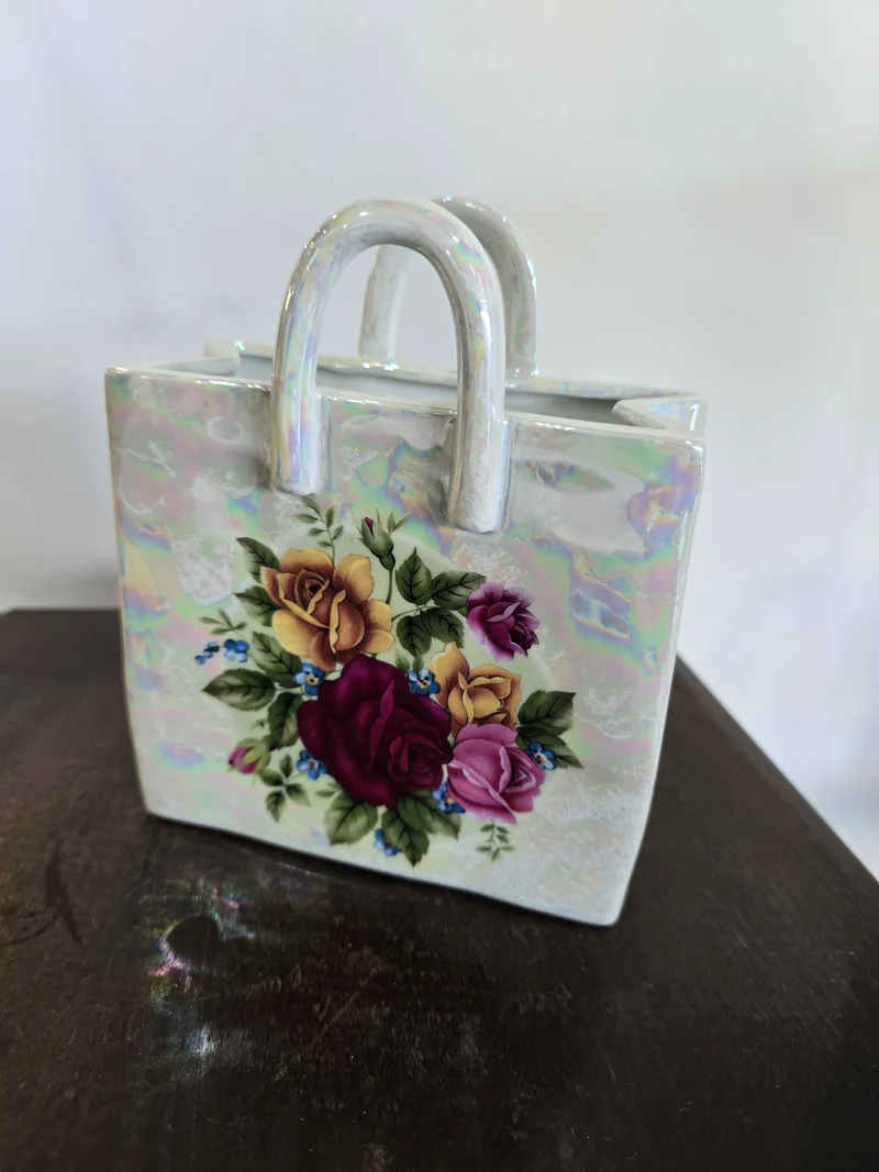 Vase décoratif en céramique irisée – Forme sac – Décor floral peint main – H.16 cm