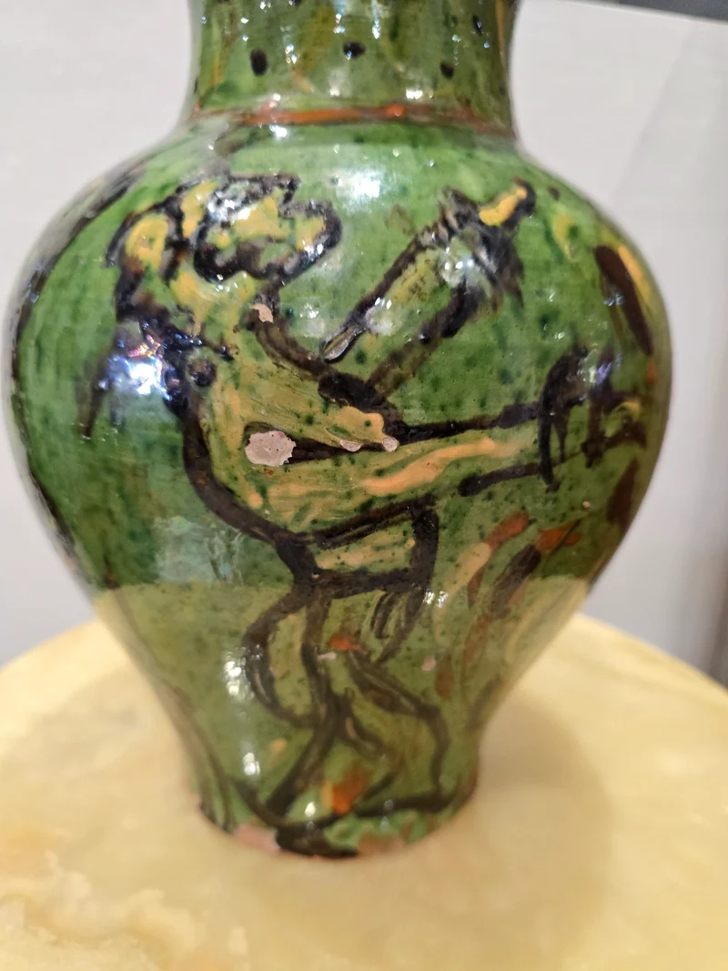 Vase en céramique vernissée – Décor vert et noir – Travail d’atelier