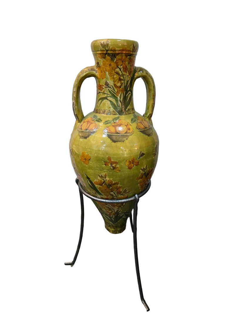 Grand vase décoratif à anses – Décor floral peint – Sur pied en métal