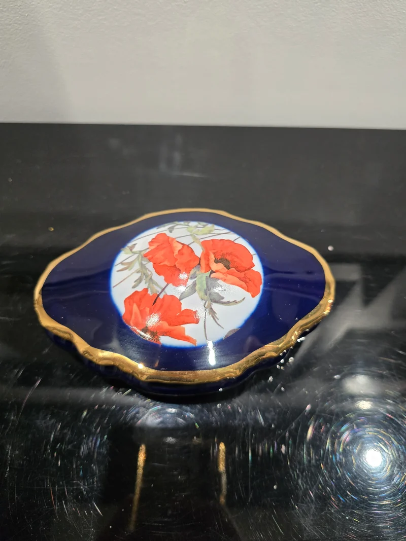 Boîte en porcelaine de Limoges – Décor coquelicots – Bleu cobalt & or fin