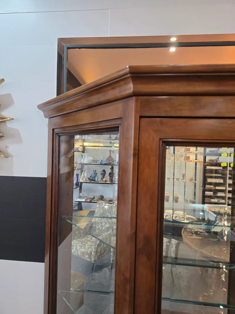 Vitrine hexagonale vintage en bois et verre – éclairé-Style classique. Collection