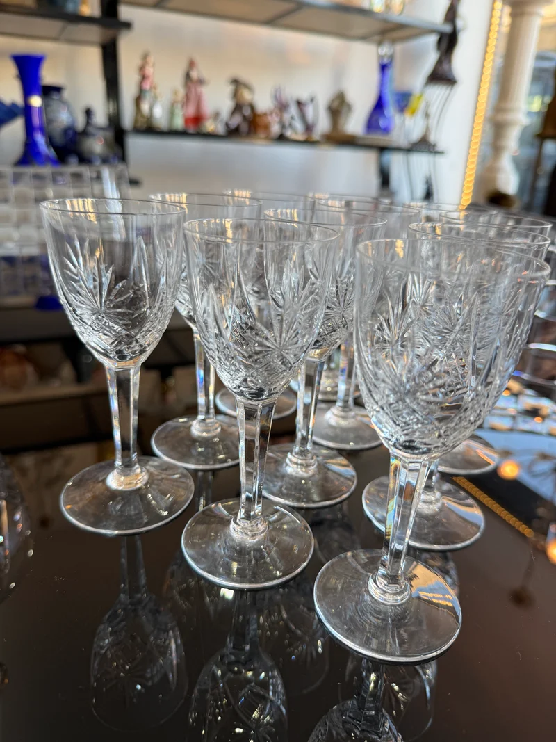 Lot de 11 Verres à Liqueur en Cristal Taillé