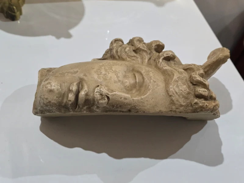 Tête de Gorgone - Hermès/ Mercure – Moulage Officiel des Musées Nationaux (RMN)