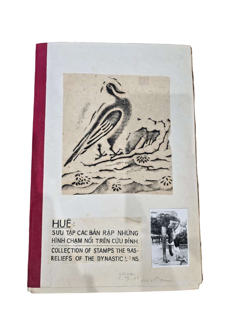 Album ancien de frottages vietnamiens – Bas-reliefs des Cửu Đỉnh (Huế) – Série complète d’oiseaux – Rubbings traditionnels