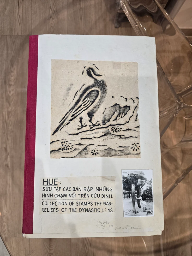 Album ancien de frottages vietnamiens – Bas-reliefs des Cửu Đỉnh (Huế) – Série complète d’oiseaux – Rubbings traditionnels