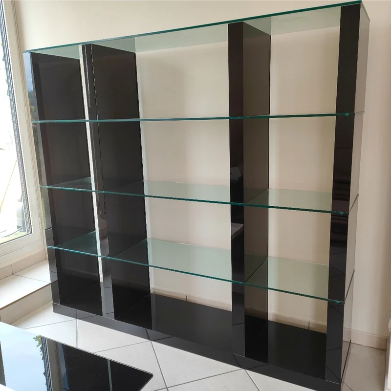 Grande étagère design en verre et structure noire – 172×188×40 cm