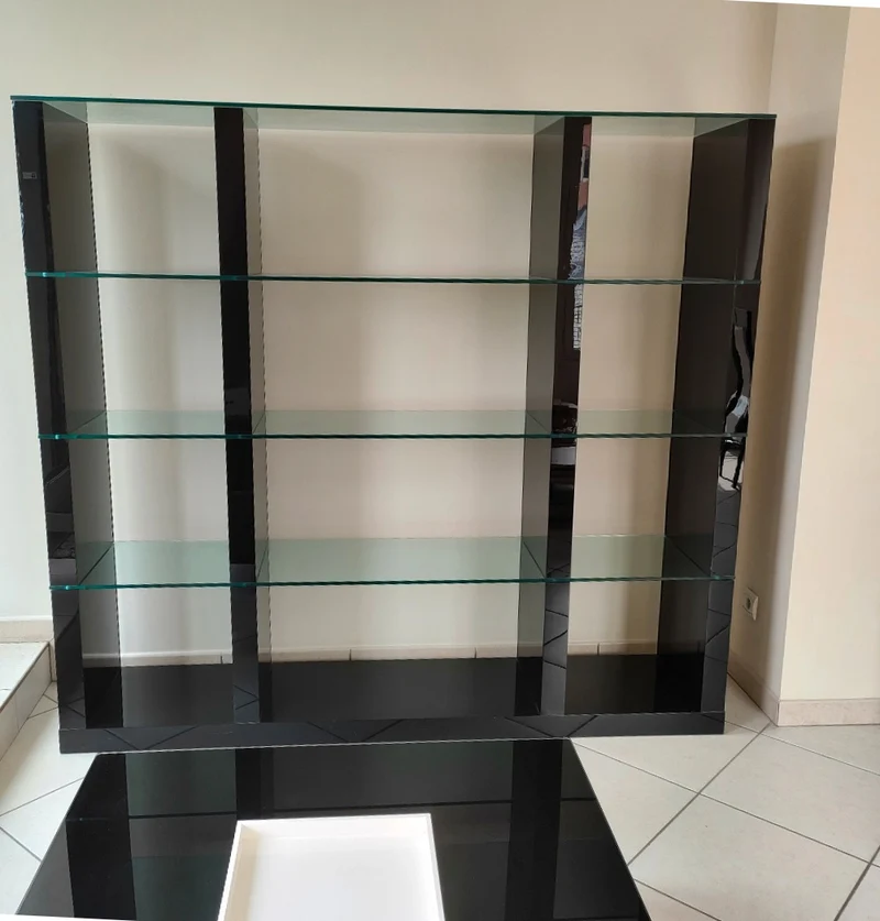 Grande étagère design en verre et structure noire – 172×188×40 cm