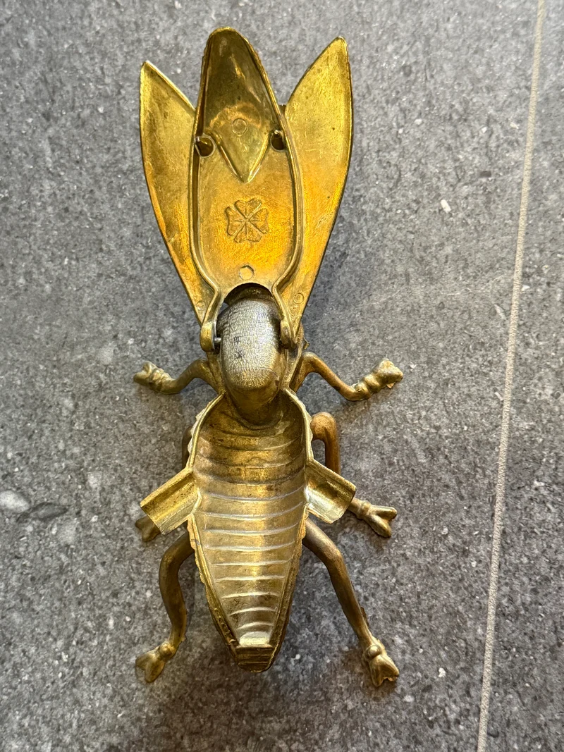 Cendrier / Vide-poche en bronze – Insecte sculpté – Années 1950-1970