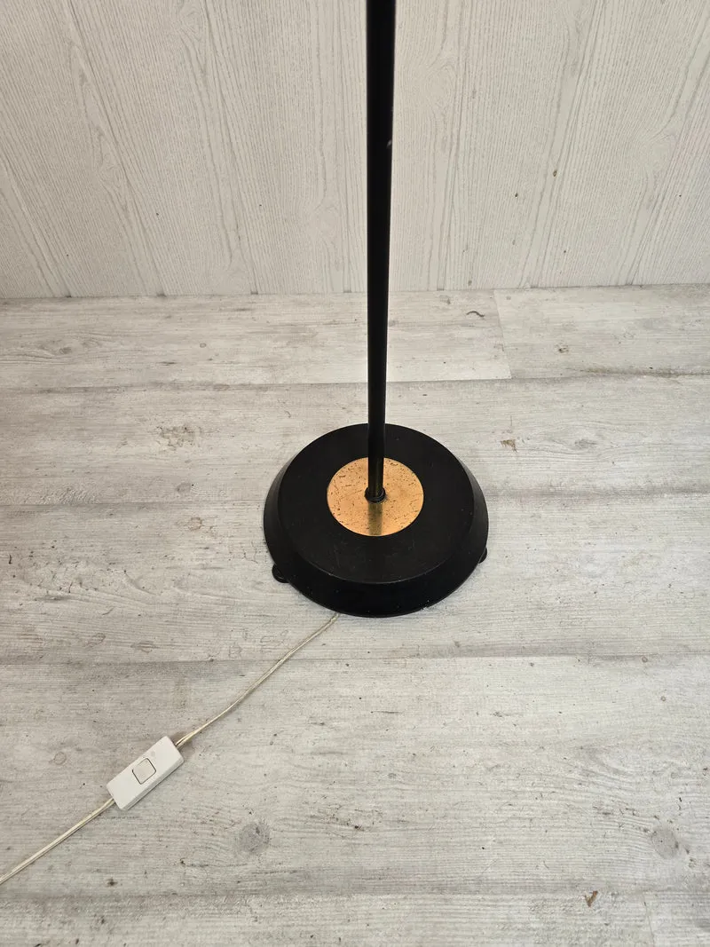 Lampadaire tripode vintage – Laiton & opaline blanche – Années 1960