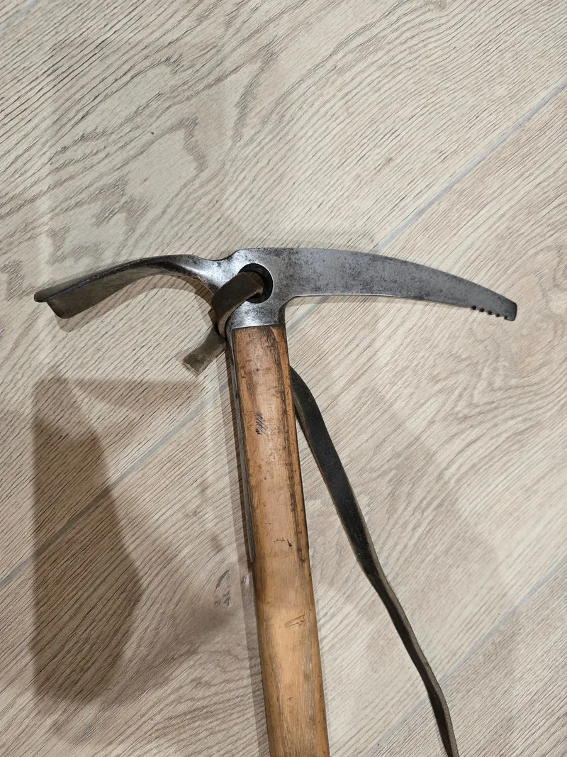 Piolet ancien CAMP – Premana (Italie), années 1950/1970