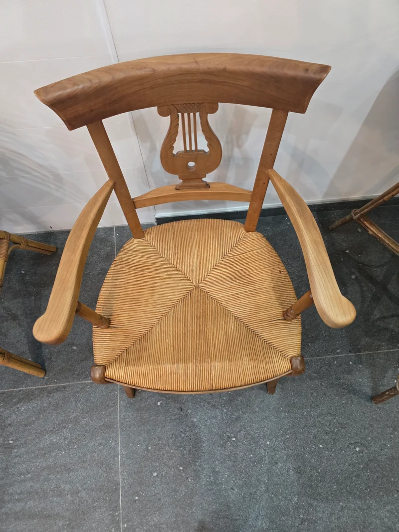 Paire de fauteuils anciens à lyre – assise en paille tressée