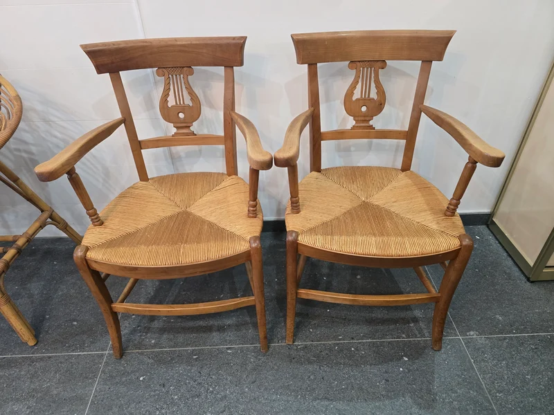 Paire de fauteuils anciens à lyre – assise en paille tressée