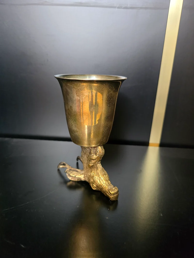 Verre en laiton à motif de cerf – style chasseur