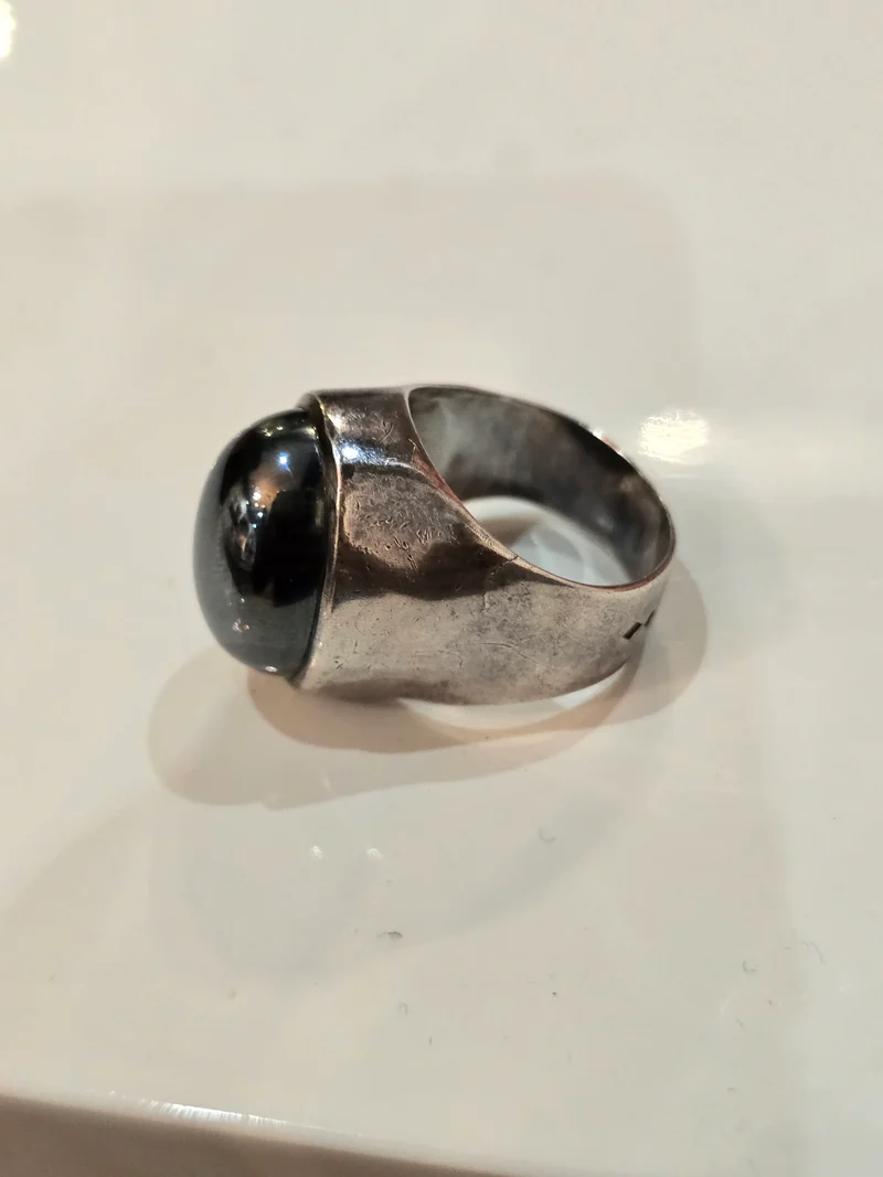 Bague vintage en argent et hématite cabochon