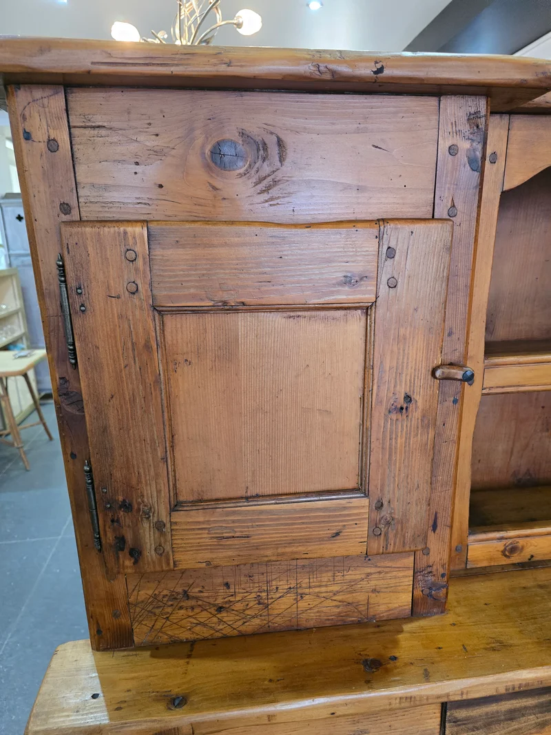 Buffet deux-corps rustique en bois massif