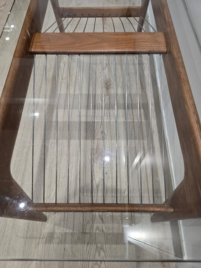 Table basse vintage en bois et verre – Design scandinave