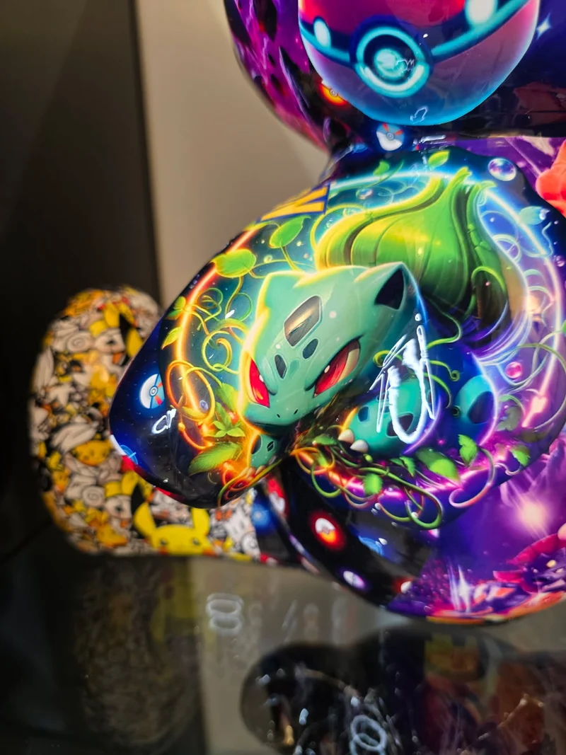 Teddy Bear Pokémon – Édition limitée 5/26 – 35 cm. Signé Naor