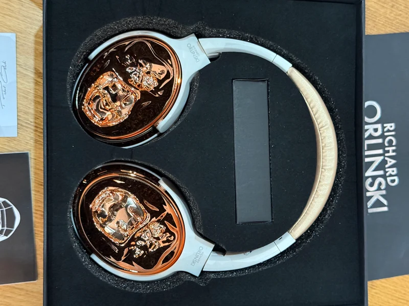 Casque Casque audio Richard Orlinski – Design Gorilla – Édition Collector or rosé/blanc