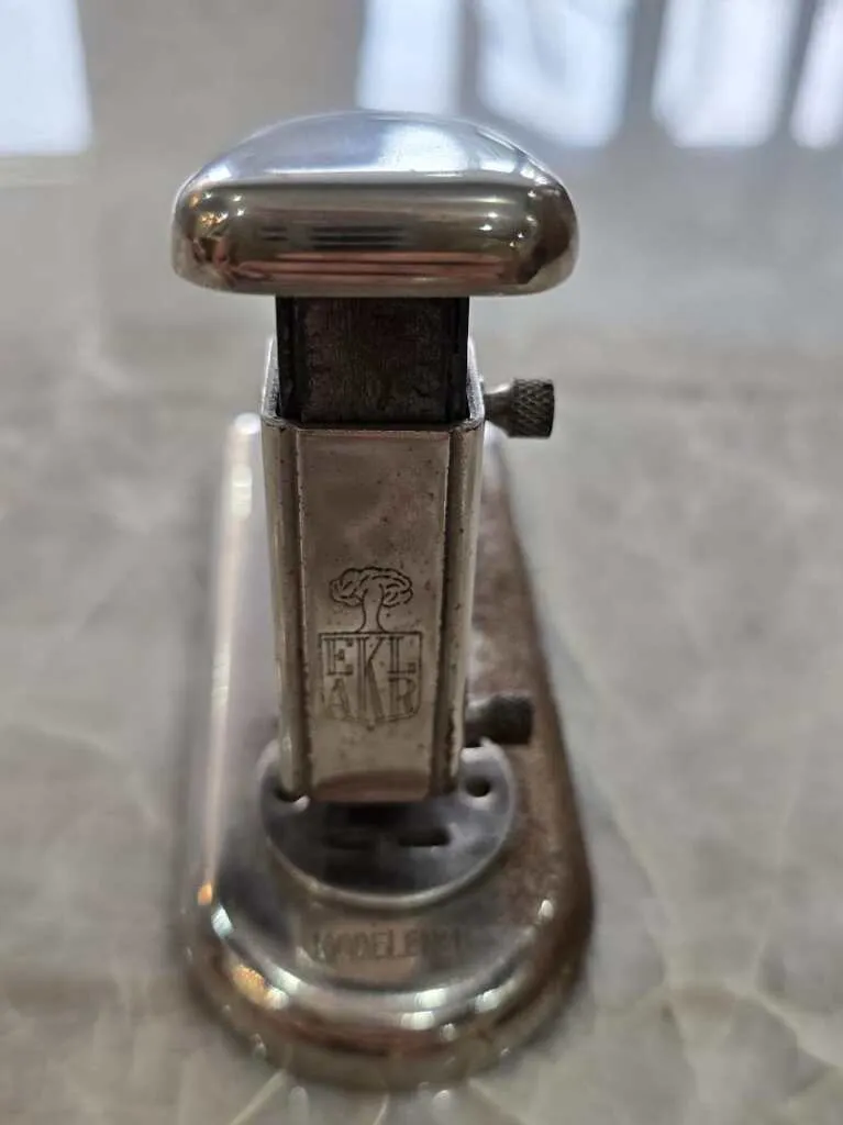 Agrafeuse vintage ELKAR modèle N°1