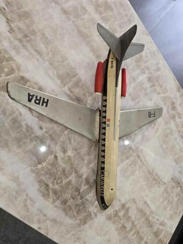 Avion maquette vintage "Caravelle" en métal – modèle Artois F-BHRA