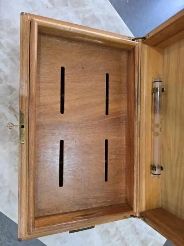 Cave à cigares vintage en bois – Hygromètre intégré et clé